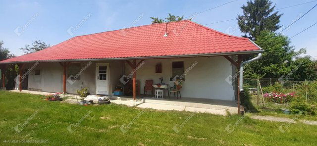 Eladó családi ház, Sárazsadányon 12.9 M Ft, 2 szobás