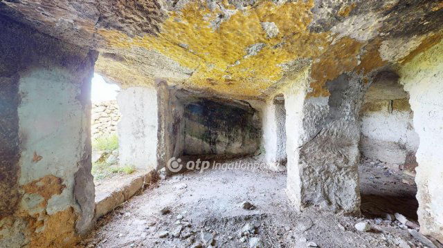 Eladó nyaraló, Szomolyán 12 M Ft, 1 szobás