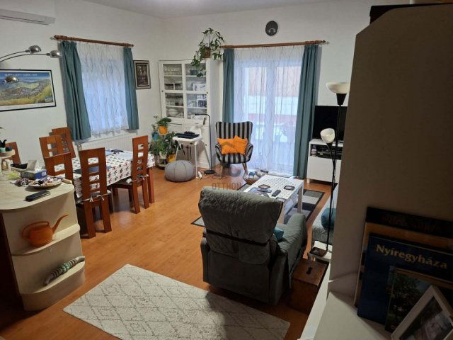 Eladó ikerház, Szigetszentmiklóson 89.9 M Ft, 4 szobás