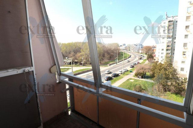 Eladó panellakás, Szegeden 61.9 M Ft, 3 szobás