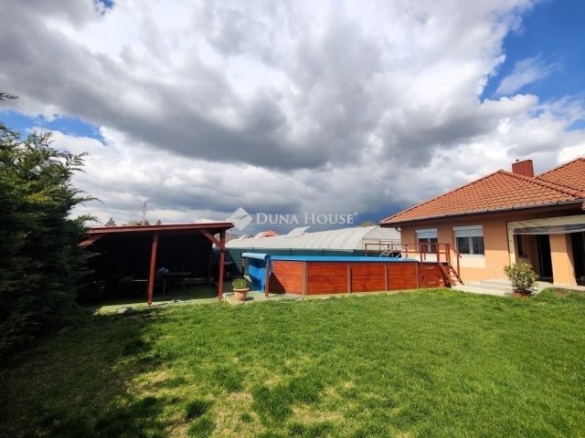 Eladó családi ház, Szigethalmon 124.9 M Ft, 4 szobás