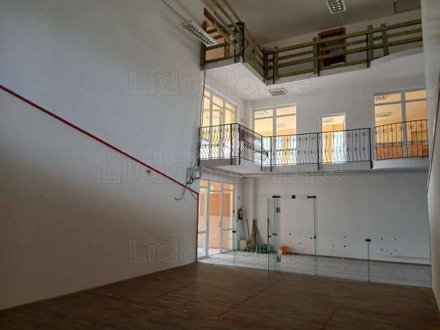 Eladó hotel, Almásfüzitőn 320 M Ft, 11 szobás