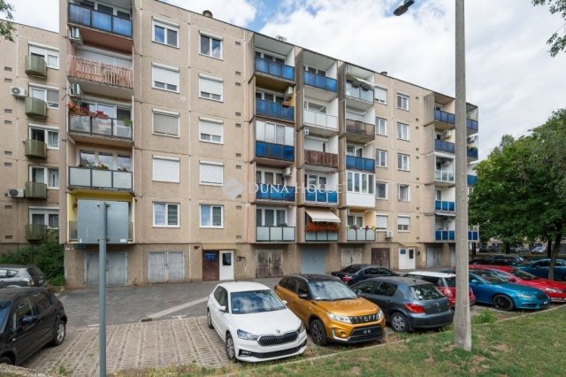 Eladó panellakás, Tatabányán 52.9 M Ft, 3 szobás