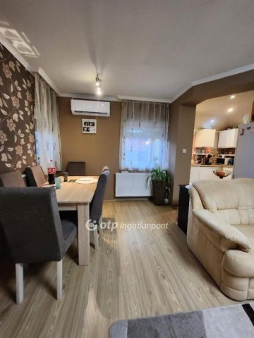 Eladó családi ház, Tökölön 93 M Ft, 4 szobás