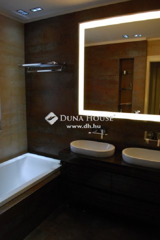 Eladó családi ház, Szentendrén 616 M Ft, 3 szobás