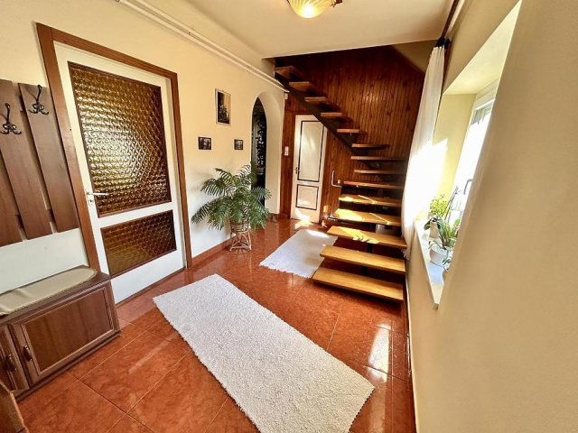 Eladó családi ház, Vácon 145 M Ft, 4+1 szobás