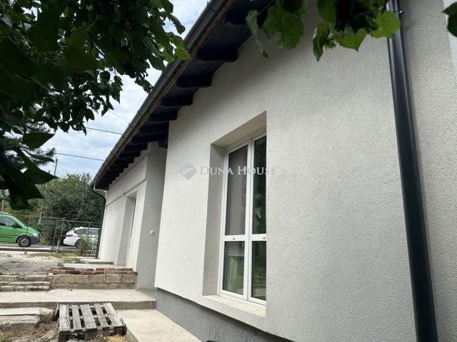 Eladó családi ház, Martonvásáron 99.9 M Ft, 4 szobás