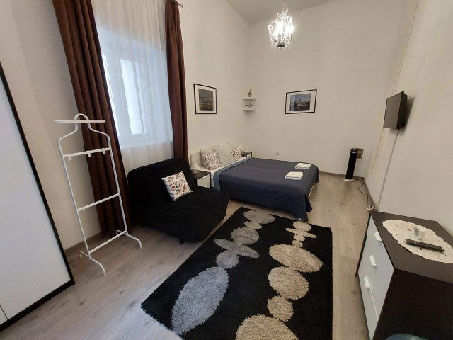 Eladó téglalakás, Budapesten, V. kerületben, Belgrád rakparton