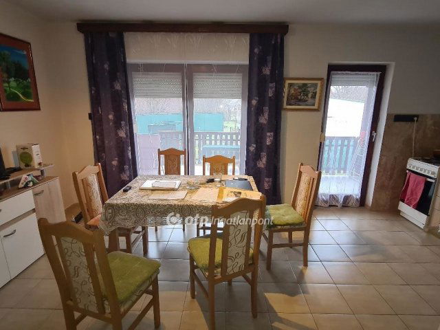 Eladó családi ház, Áporkán 79.9 M Ft, 3 szobás