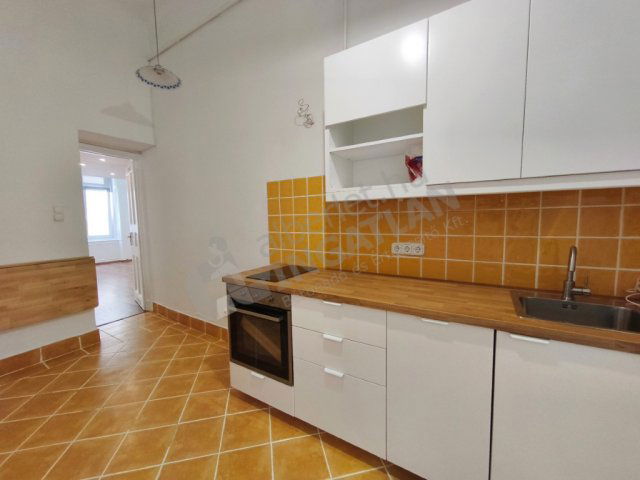 Kiadó téglalakás, albérlet, Budapesten, VI. kerületben