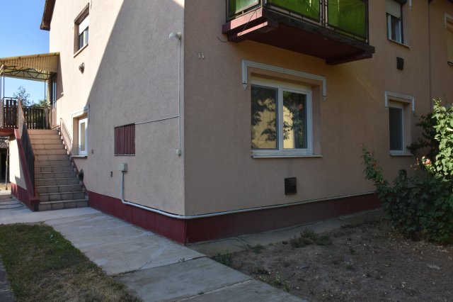 Eladó téglalakás, Törökszentmiklóson 32.8 M Ft, 2+1 szobás