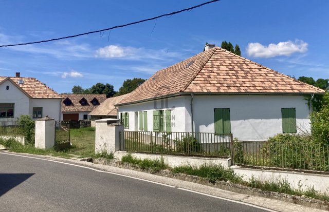 Eladó családi ház, Mencshelyen 118.9 M Ft, 5 szobás