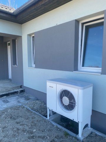 Eladó családi ház, Vámosszabadin 92.9 M Ft, 5 szobás