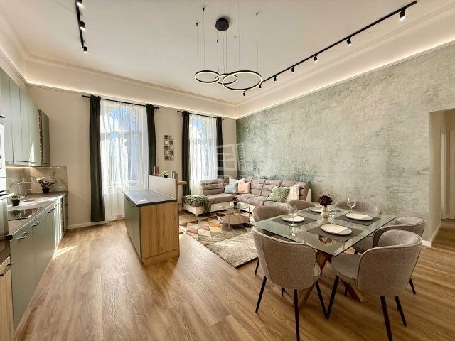 Eladó téglalakás, Budapesten, VII. kerületben 160 M Ft, 4 szobás