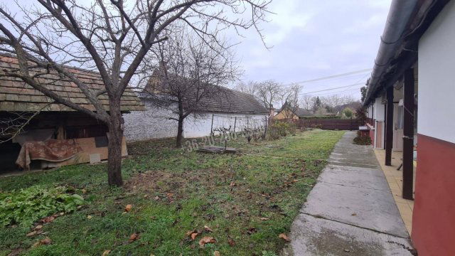 Eladó családi ház, Dunaújvárosban, Petőfi Sándor utcában