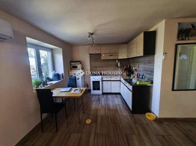 Eladó ikerház, Pécsett 37 M Ft, 2 szobás / költözzbe.hu