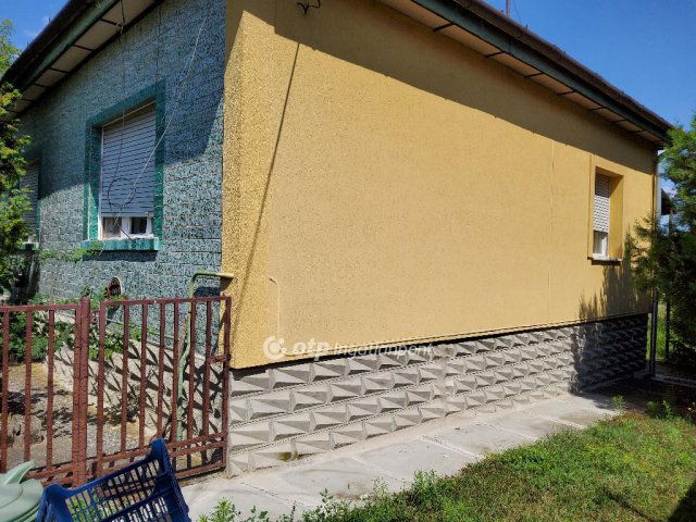 Eladó családi ház, Galgahévízen 35 M Ft, 2 szobás