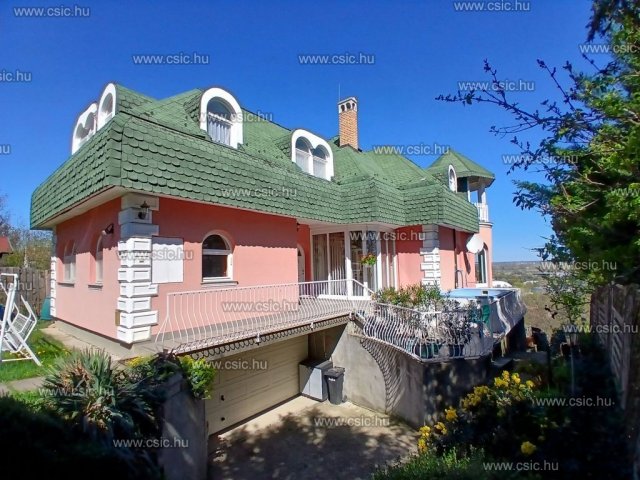 Eladó családi ház, Budakalászon 249.9 M Ft, 6 szobás