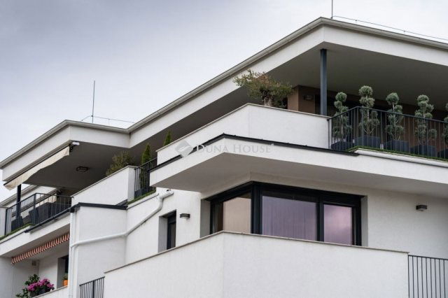 Eladó téglalakás, Székesfehérvárott 99.9 M Ft, 4 szobás