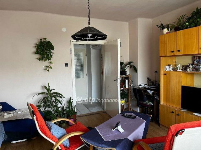 Eladó téglalakás, Egerben 32.9 M Ft, 2+1 szobás