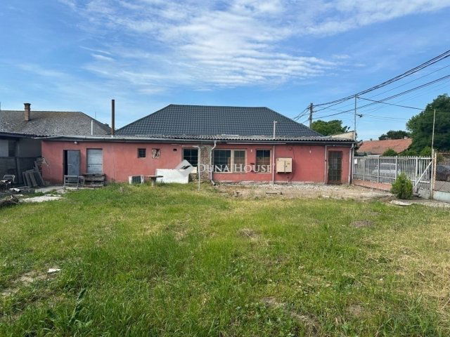 Eladó családi ház, Vecsésen 50 M Ft, 1 szobás