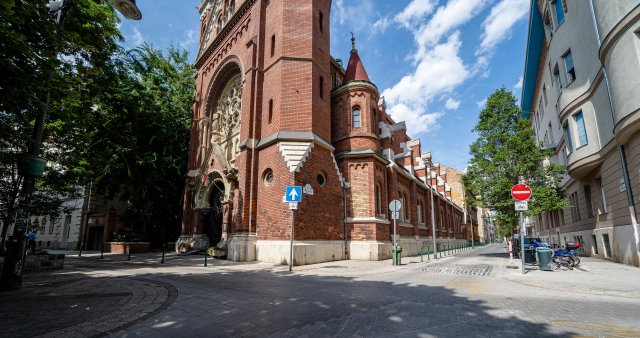 Eladó téglalakás, Budapesten, VIII. kerületben, Lőrinc pap téren