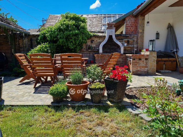 Eladó családi ház, Kisorosziban 102 M Ft, 4 szobás