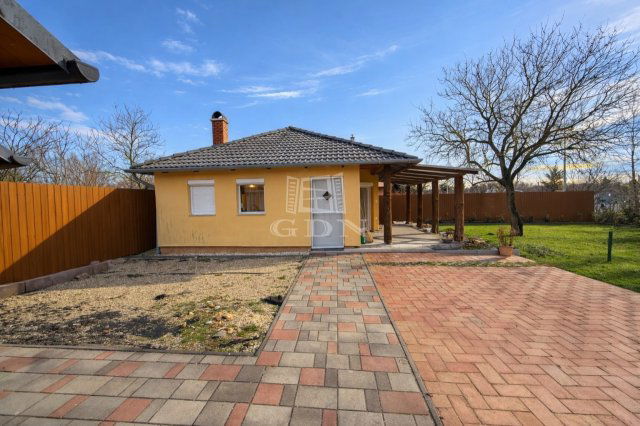 Eladó családi ház, Székesfehérvárott 45 M Ft, 2 szobás