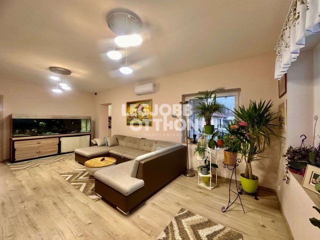 Eladó családi ház, Cegléden 75 M Ft, 6 szobás