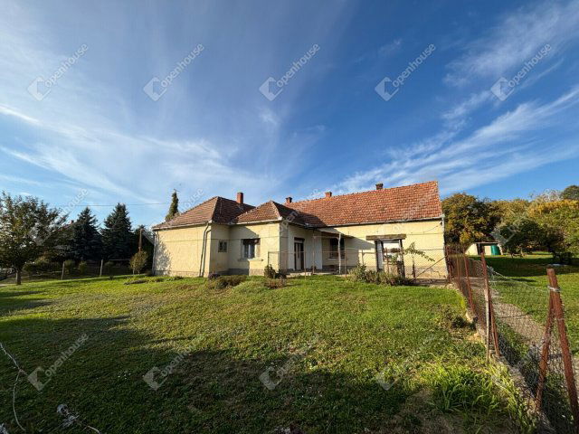 Eladó családi ház, Nemesapátiban 21 M Ft, 4 szobás