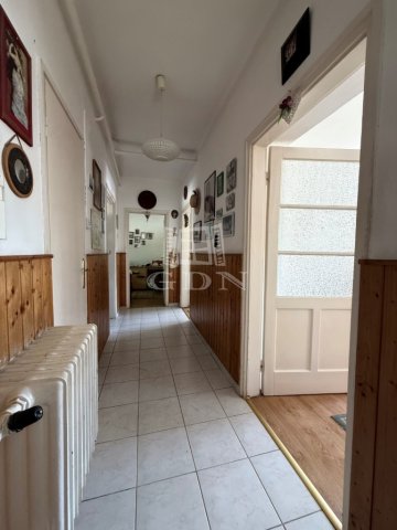 Eladó családi ház, Székesfehérvárott 65 M Ft, 3 szobás