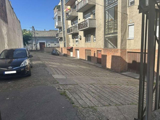Eladó garázs, Budapesten, IV. kerületben, Baross utcában