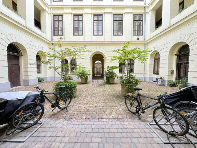 Kiadó téglalakás, albérlet, Budapesten, V. kerületben, 4 szobás