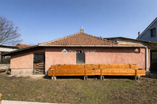 Eladó családi ház, Felsőpakonyban 79.8 M Ft, 4 szobás