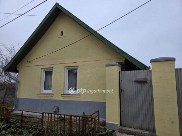 Eladó családi ház, Galgahévízen 23.9 M Ft, 1+1 szobás