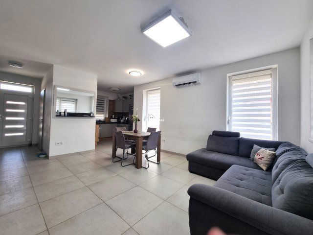 Eladó családi ház, Mosonmagyaróváron 84.9 M Ft, 2 szobás