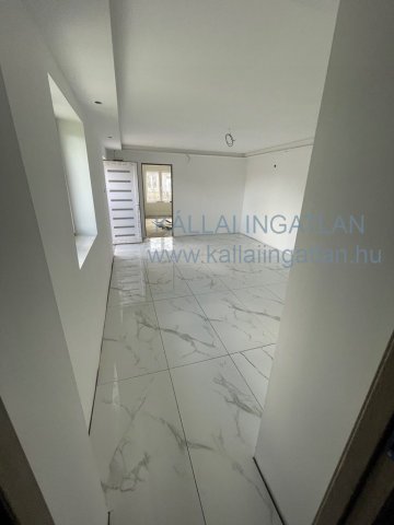 Eladó családi ház, Szakolyon 10.9 M Ft, 1 szobás