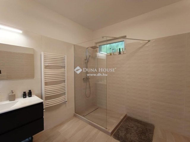 Eladó családi ház, Pomázon 199.5 M Ft, 6 szobás