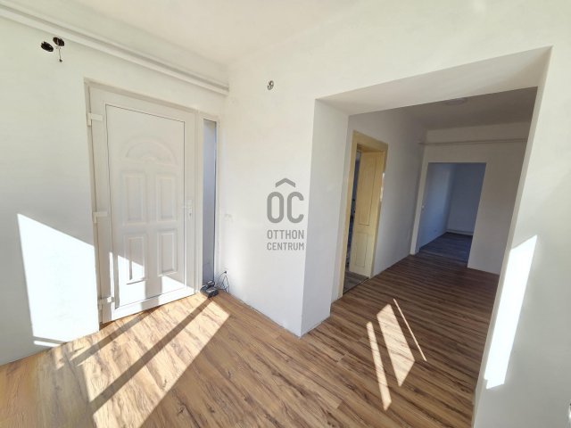 Eladó családi ház, Szolnokon 37 M Ft, 3 szobás