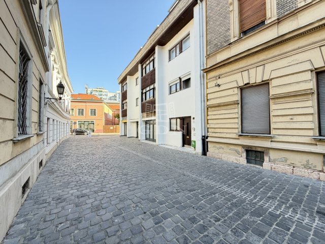 Eladó téglalakás, Székesfehérvárott 79.5 M Ft, 2 szobás