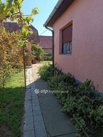 Eladó családi ház, Nyírbátorban 24.5 M Ft, 3 szobás