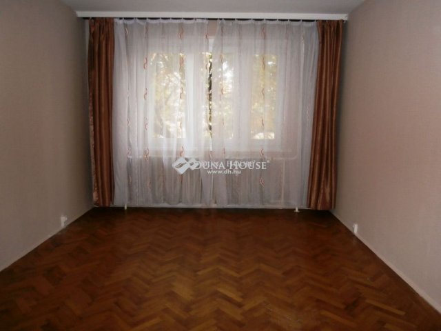 Kiadó panellakás, albérlet, Székesfehérvárott, József Attila utcában