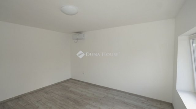 Eladó üzlethelyiség, Zalaszentivánon 130 M Ft, 2 szobás