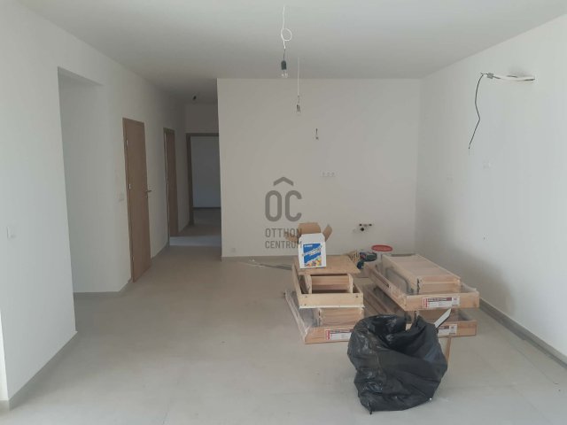 Eladó ikerház, Szombathelyen 90 M Ft, 4 szobás