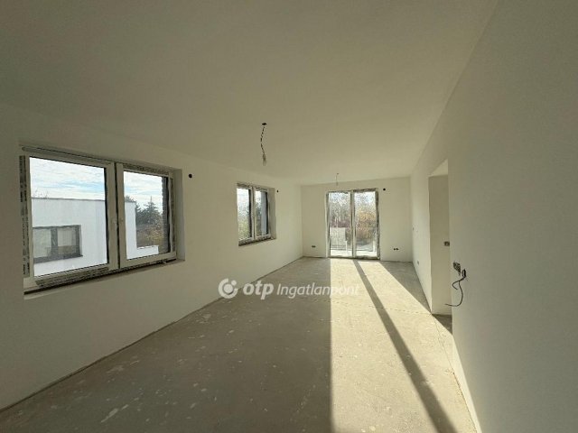 Eladó téglalakás, Balatonakarattyán 74.9 M Ft, 2 szobás