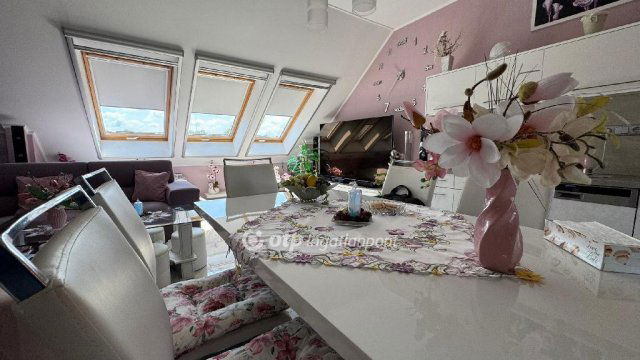 Eladó téglalakás, Gyulán 74 M Ft, 1+2 szobás