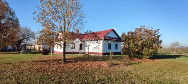 Eladó családi ház, Cegléden 79.99 M Ft, 3 szobás