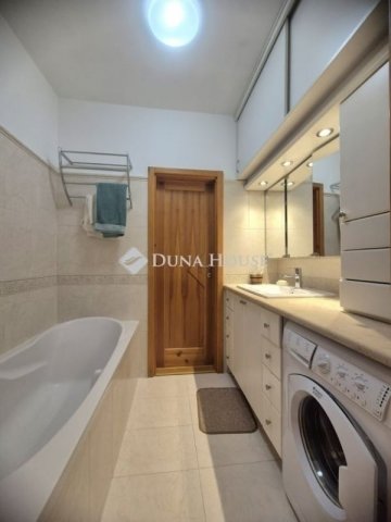 Eladó téglalakás, Budapesten, III. kerületben 94.9 M Ft