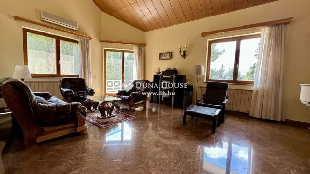 Eladó családi ház, Leányfaluban 562.5 M Ft, 6+1 szobás