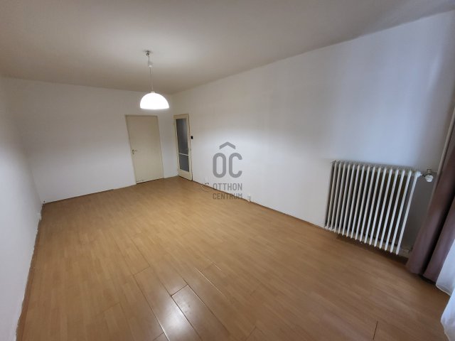 Eladó panellakás, Pécsett 41.9 M Ft, 2 szobás